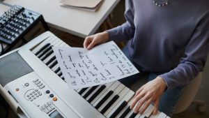 Rekomendasi Musik Korea Romantis Yang Akan Menyentuh Hati 